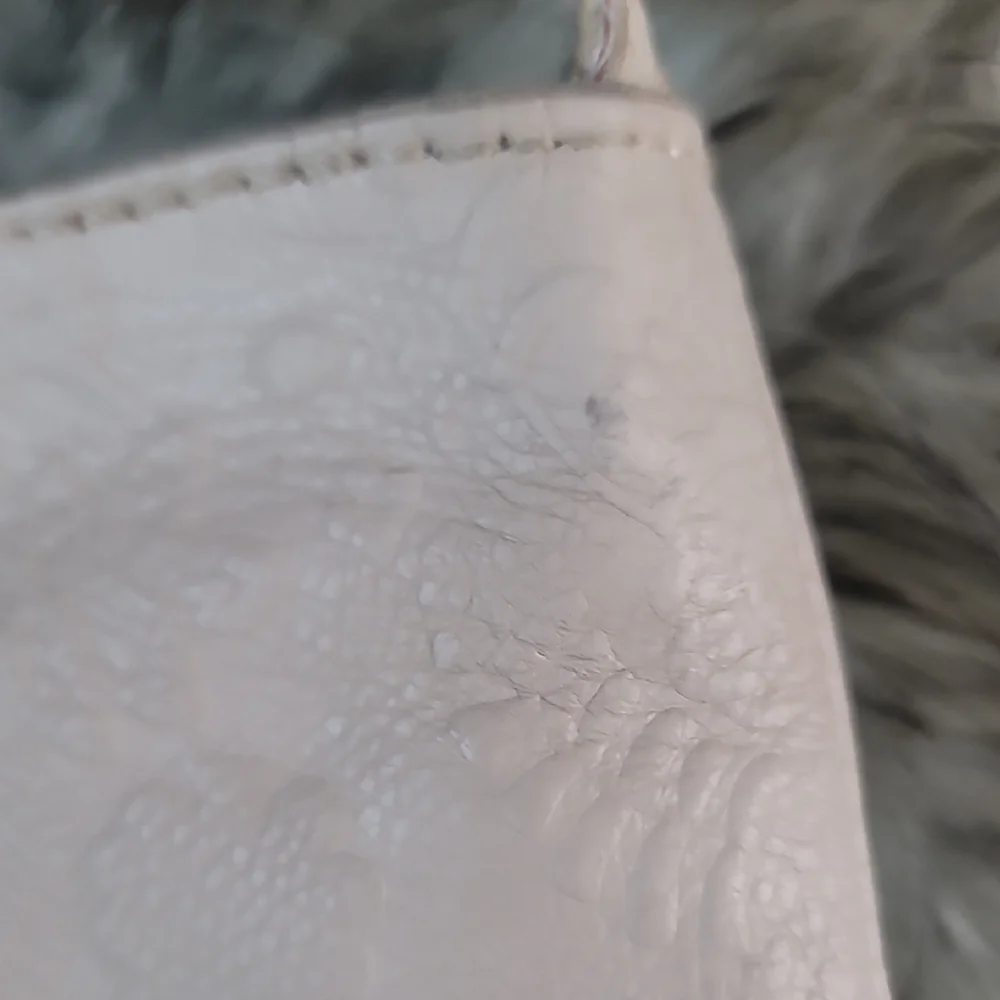 The Sak Cream Shoulder Bag - Picture 7 of 16